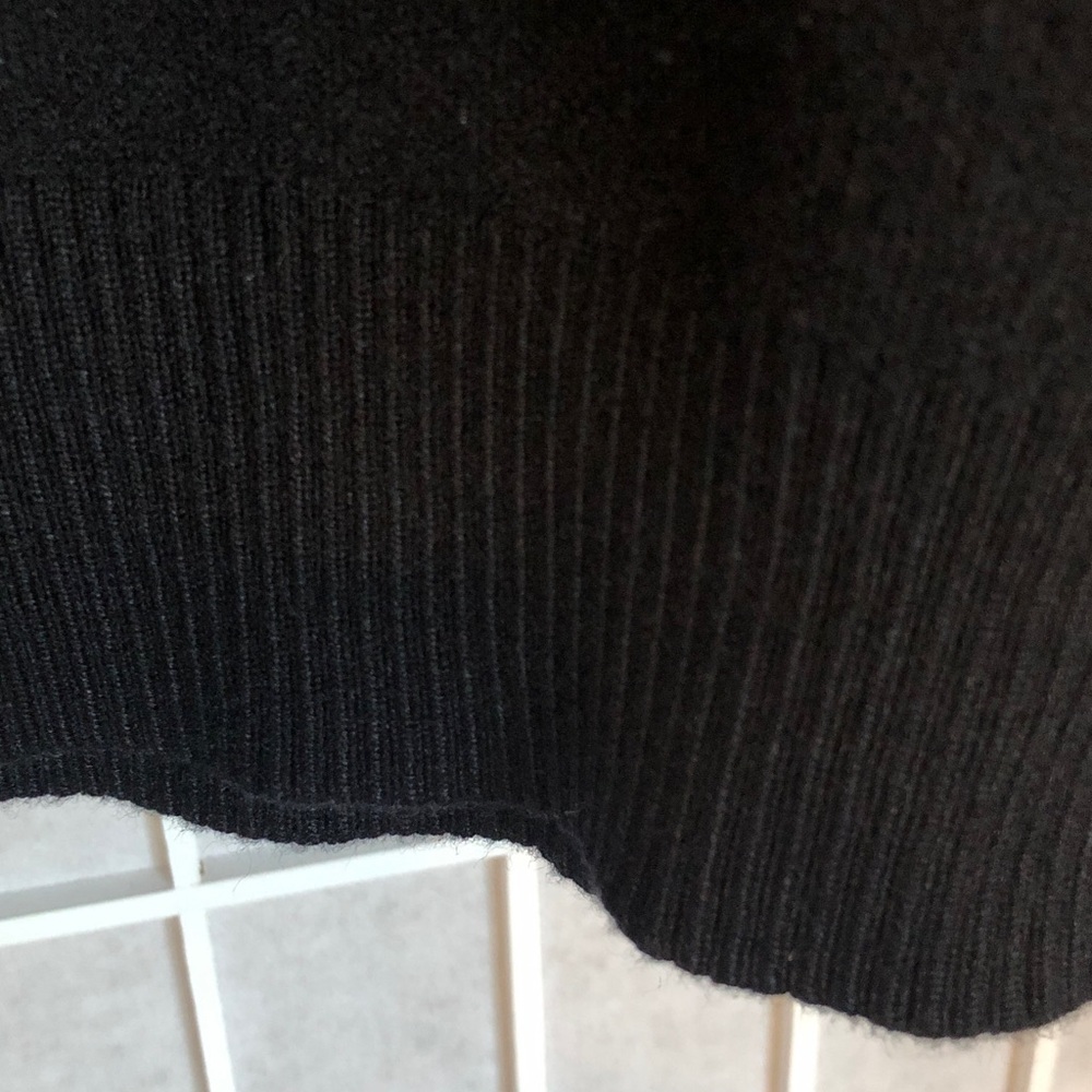 *WINTER SALE* NEW Latchlan Men’s Black Hooded Pullover Sweater in Medium. - Picture 10 of 12